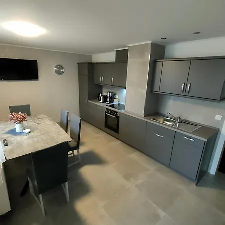 Haus Am Waldrand בית נופש וטשאו